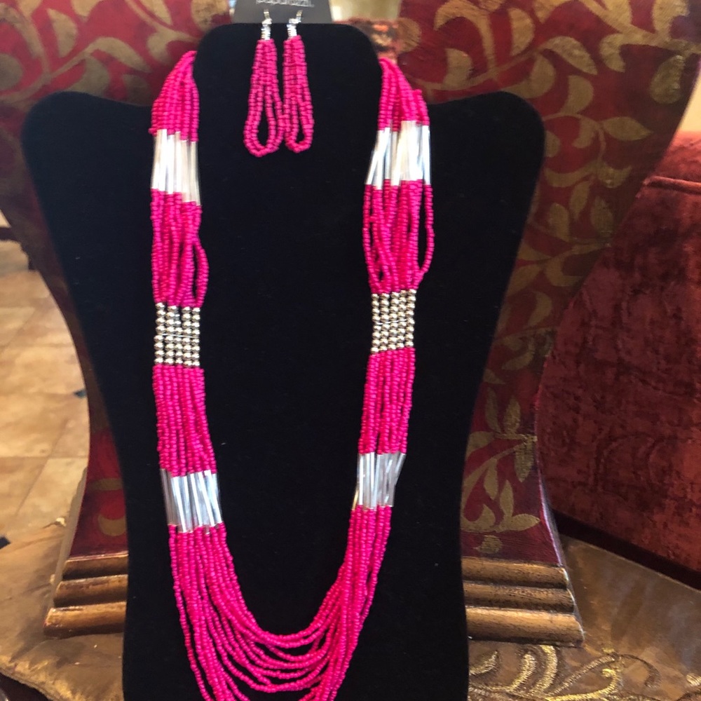 Beaded fushia and white necklace set